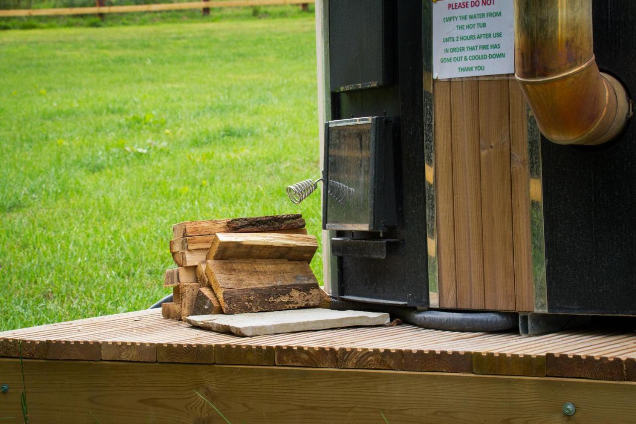 Hidden Wood Glamping And The Hideaway Cabin Вормінстер Екстер'єр фото