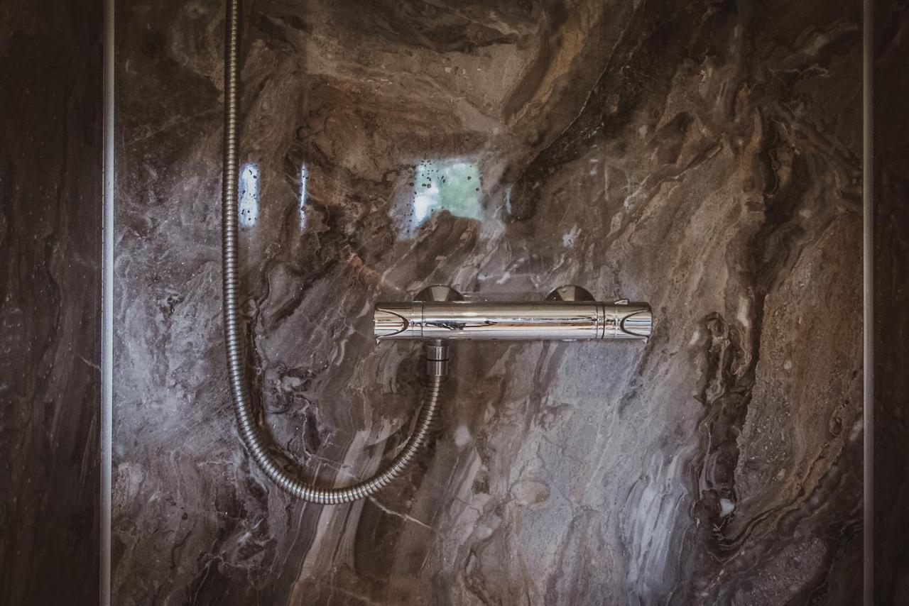 Hidden Wood Glamping And The Hideaway Cabin Вормінстер Екстер'єр фото