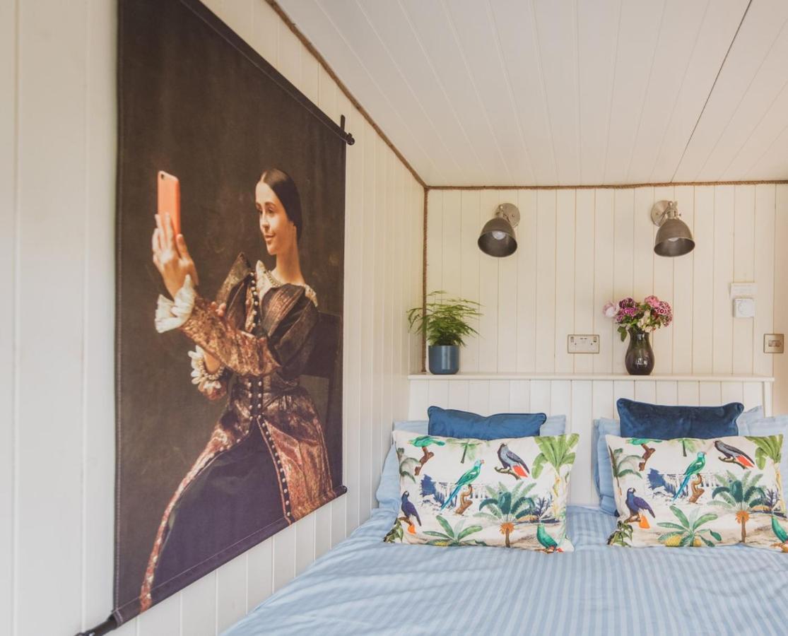 Hidden Wood Glamping And The Hideaway Cabin Вормінстер Екстер'єр фото